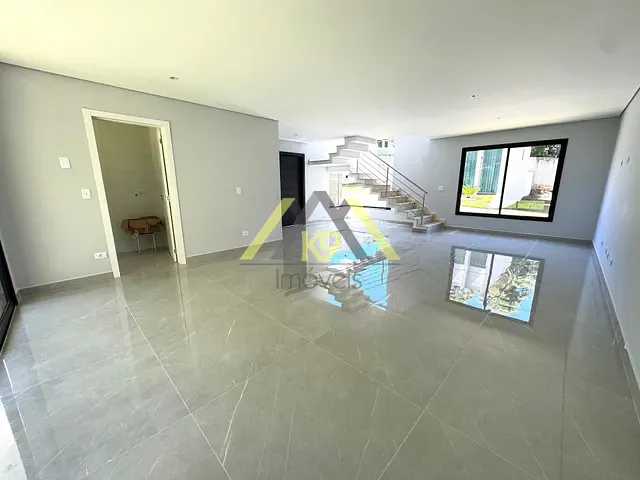 Sobrado com 220m² 3 quartos e 3 banheiros, à venda, no bairro Campo Pequeno em Colombo