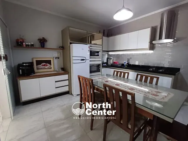 Sobrado com 395m² 4 quartos e 5 banheiros, à venda, no bairro Paranaguamirim em Joinville