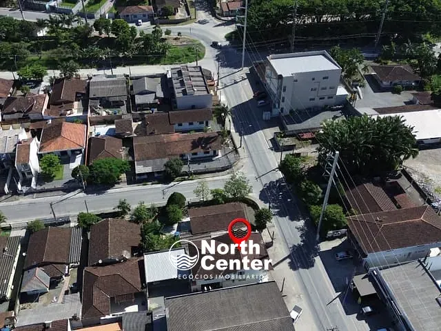 Sobrado com 395m² 4 quartos e 5 banheiros, à venda, no bairro Paranaguamirim em Joinville