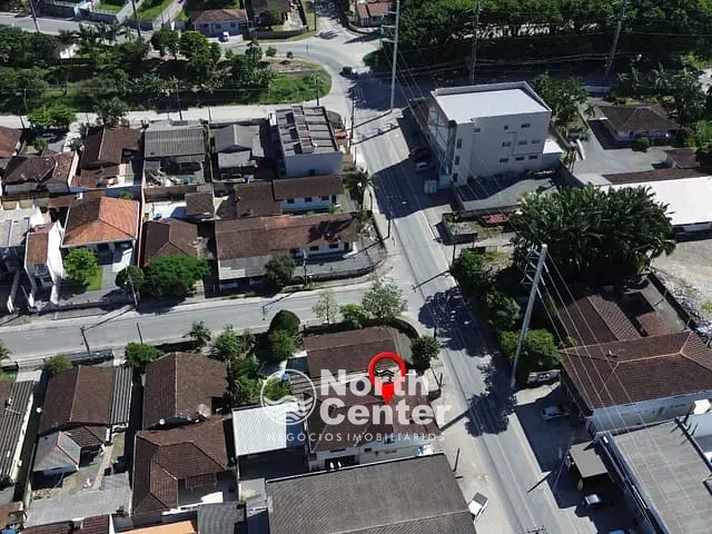 Sobrado com 395m² 4 quartos e 5 banheiros, à venda, no bairro Paranaguamirim em Joinville