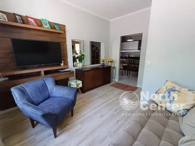 Sobrado com 395m² 4 quartos e 5 banheiros, à venda, no bairro Paranaguamirim em Joinville