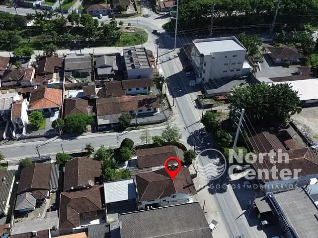 Sobrado com 395m² 4 quartos e 5 banheiros, à venda, no bairro Paranaguamirim em Joinville