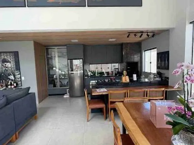 Sobrado com 262m² 3 quartos e 2 banheiros, à venda, no bairro Gleba Simon Frazer em Londrina