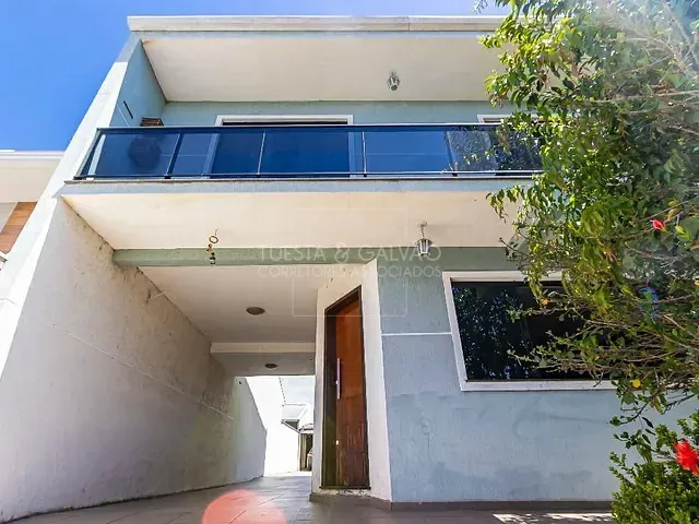Sobrado com 141m² 3 quartos e 3 banheiros, à venda, no bairro Xaxim em Curitiba