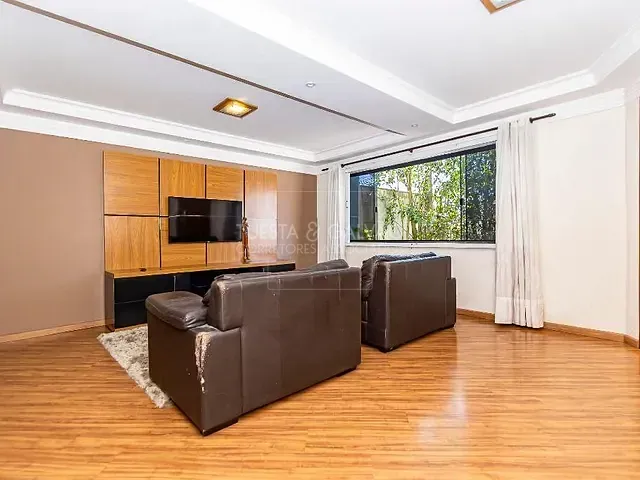 Sobrado com 141m² 3 quartos e 3 banheiros, à venda, no bairro Xaxim em Curitiba