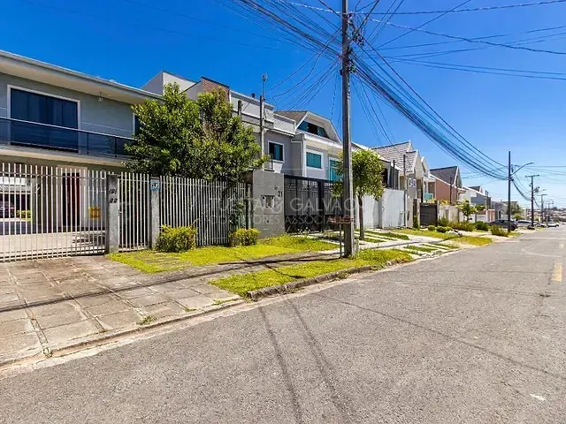 Sobrado com 141m² 3 quartos e 3 banheiros, à venda, no bairro Xaxim em Curitiba