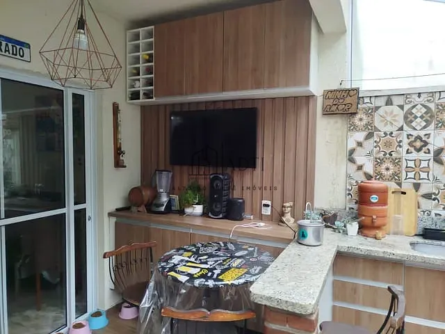 Sobrado 4 quartos e 2 banheiros, à venda, no bairro Meu Cantinho em Suzano