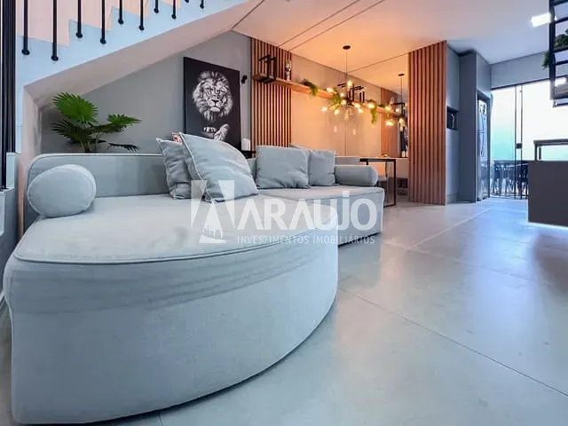 Sobrado com 139m² 3 quartos e 2 banheiros, à venda, no bairro Fazenda em Itajaí