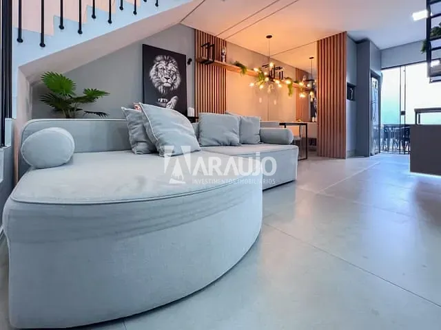 Sobrado com 139m² 3 quartos e 2 banheiros, à venda, no bairro Fazenda em Itajaí