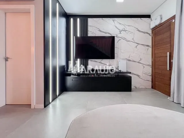 Sobrado com 139m² 3 quartos e 2 banheiros, à venda, no bairro Fazenda em Itajaí