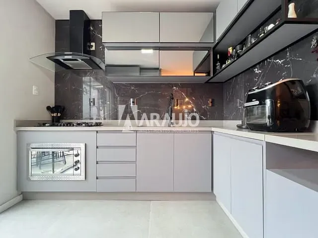 Sobrado com 139m² 3 quartos e 2 banheiros, à venda, no bairro Fazenda em Itajaí