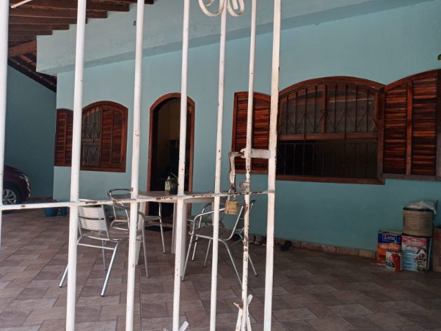 Sobrado 3 quartos e 2 banheiros, à venda, no bairro Conjunto Habitacional Terra dos Ipês em Pindamonhangaba