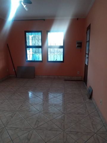 Sobrado 3 quartos e 2 banheiros, à venda, no bairro Conjunto Habitacional Terra dos Ipês em Pindamonhangaba