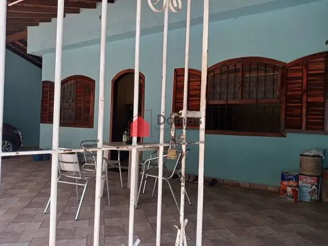 Sobrado 3 quartos e 2 banheiros, à venda, no bairro Conjunto Habitacional Terra dos Ipês em Pindamonhangaba