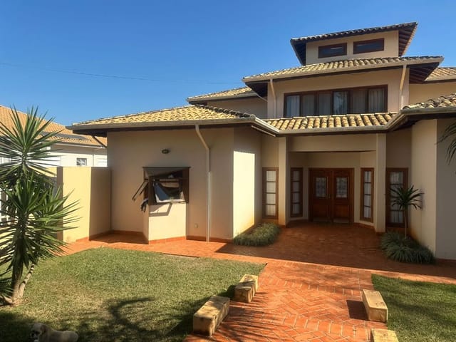 Sobrado com 1800m² 5 quartos e 8 banheiros, à venda, no bairro Parque Residencial Colina das Estrelas em Tatuí