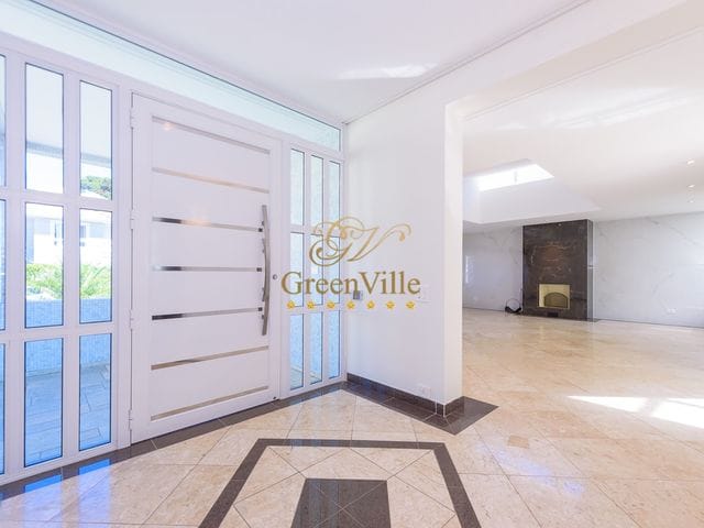 Casa com 762m² 5 quartos e 8 banheiros, à venda, no bairro São João em Curitiba