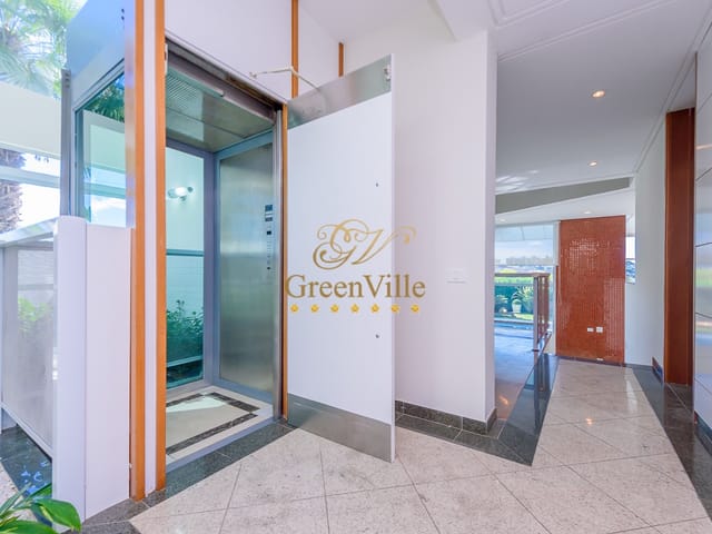 Casa com 762m² 5 quartos e 8 banheiros, à venda, no bairro São João em Curitiba