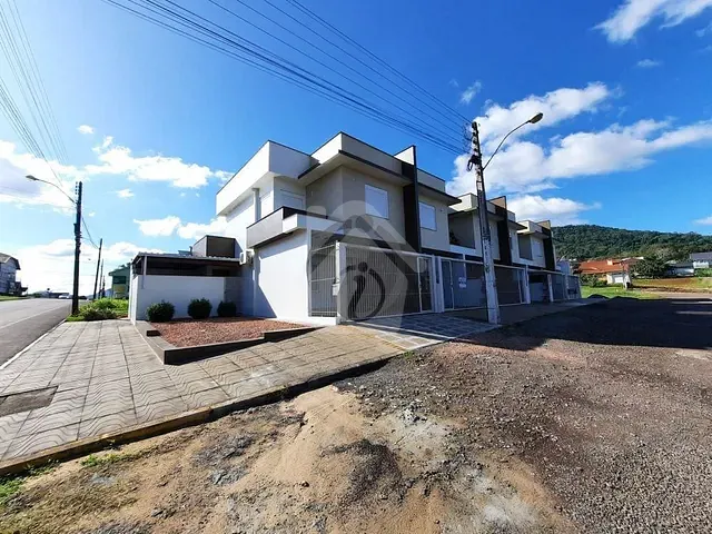 Sobrado com 98m² 3 quartos e 2 banheiros, à venda, no bairro Centro Administrativo em Teutônia