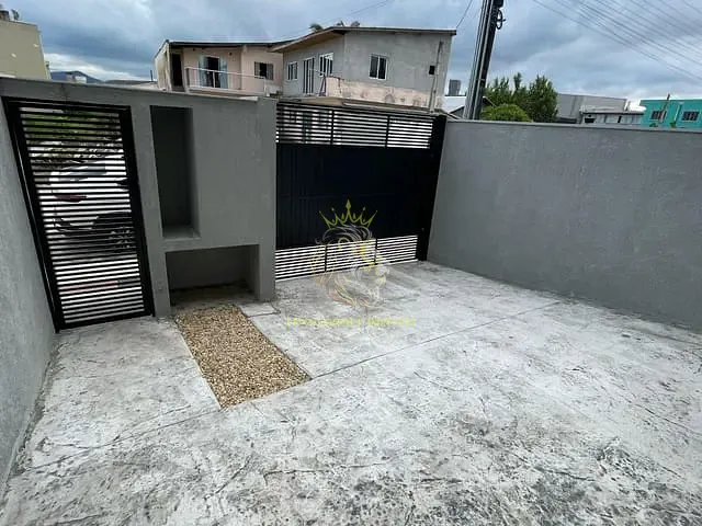 Sobrado 3 quartos e 3 banheiros, à venda, no bairro Santa Regina em Camboriú