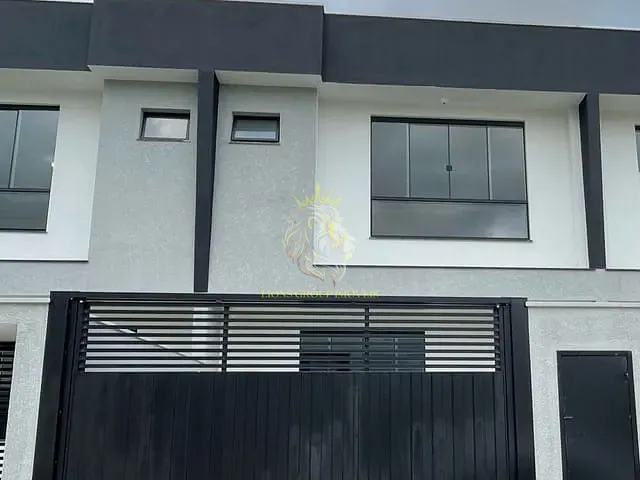 Sobrado 3 quartos e 3 banheiros, à venda, no bairro Santa Regina em Camboriú