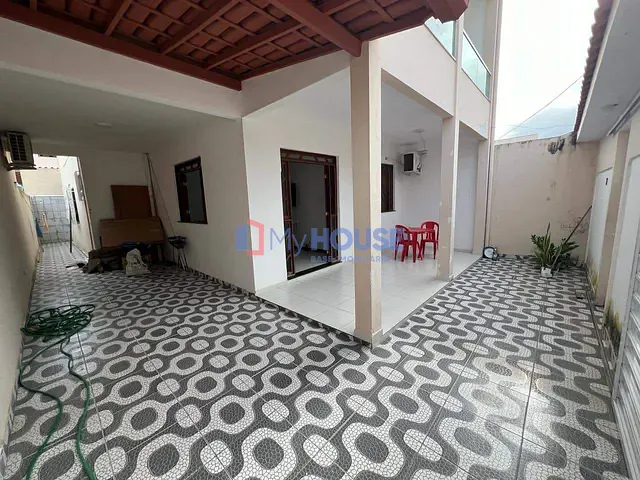Sobrado com 353m² 5 quartos e 5 banheiros, à venda, no bairro Hernani Sá em Ilhéus