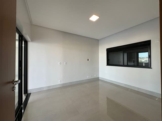 Sobrado com 590m² 4 quartos e 5 banheiros, à venda, no bairro Jardins Sevilha em Aparecida de Goiânia