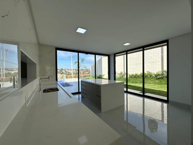 Sobrado com 590m² 4 quartos e 5 banheiros, à venda, no bairro Jardins Sevilha em Aparecida de Goiânia