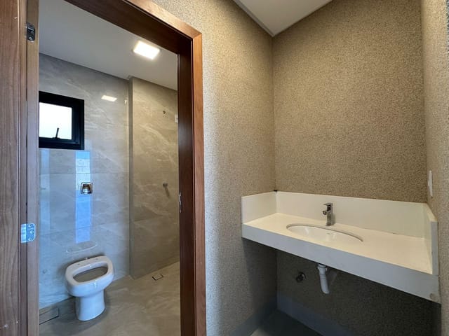 Sobrado com 590m² 4 quartos e 5 banheiros, à venda, no bairro Jardins Sevilha em Aparecida de Goiânia