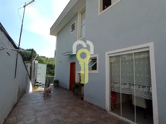 Sobrado com 180m² 3 quartos e 4 banheiros, à venda, no bairro Jardim Rio das Pedras em Cotia