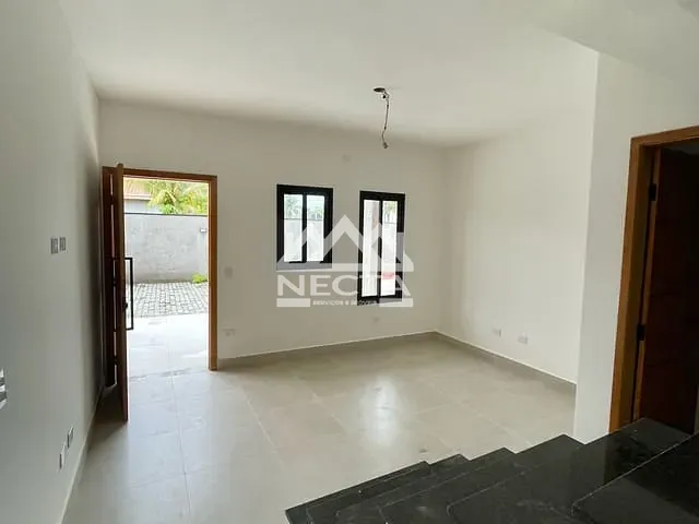 Sobrado com 148m² 2 quartos e 3 banheiros, à venda, no bairro Massaguaçu em Caraguatatuba