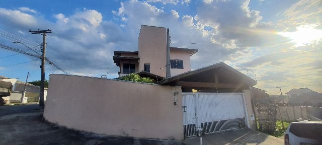 Sobrado com 200m² 3 quartos e 2 banheiros, à venda, no bairro Residencial Mombaça I em Pindamonhangaba