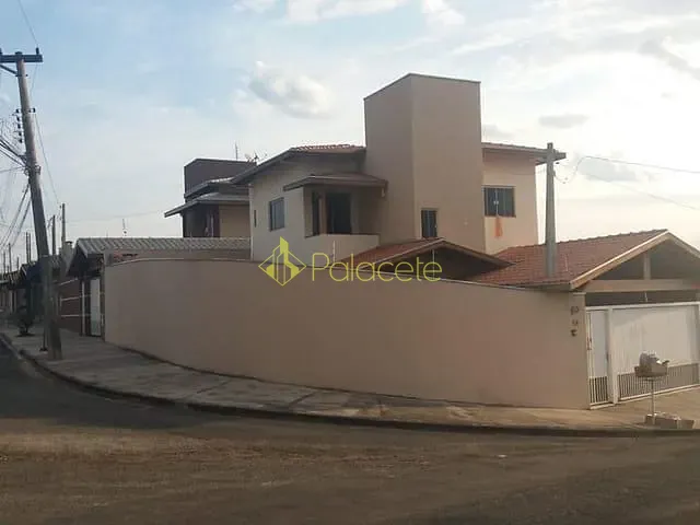 Sobrado com 200m² 3 quartos e 2 banheiros, à venda, no bairro Residencial Mombaça I em Pindamonhangaba