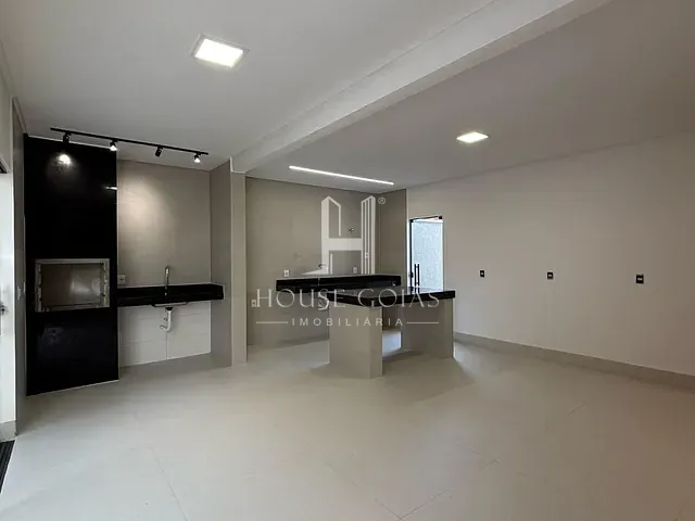 Sobrado com 186m² 3 quartos e 2 banheiros, à venda, no bairro Residencial Village Garavelo - 2ª Etapa em Aparecida de Goiânia