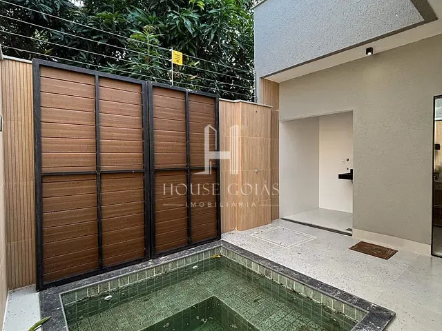 Sobrado com 186m² 3 quartos e 2 banheiros, à venda, no bairro Residencial Village Garavelo - 2ª Etapa em Aparecida de Goiânia