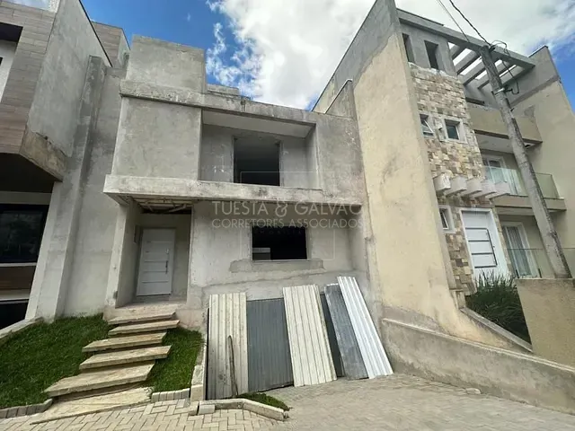 Sobrado com 233m² 4 quartos e 3 banheiros, à venda, no bairro Pinheirinho em Curitiba