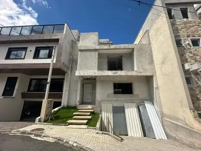 Sobrado com 233m² 4 quartos e 3 banheiros, à venda, no bairro Pinheirinho em Curitiba