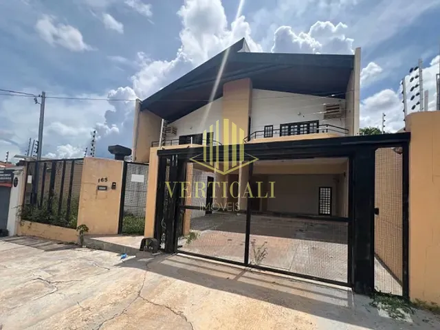 Sobrado com 648m², para alugar, no bairro Jardim Cuiabá em Cuiabá