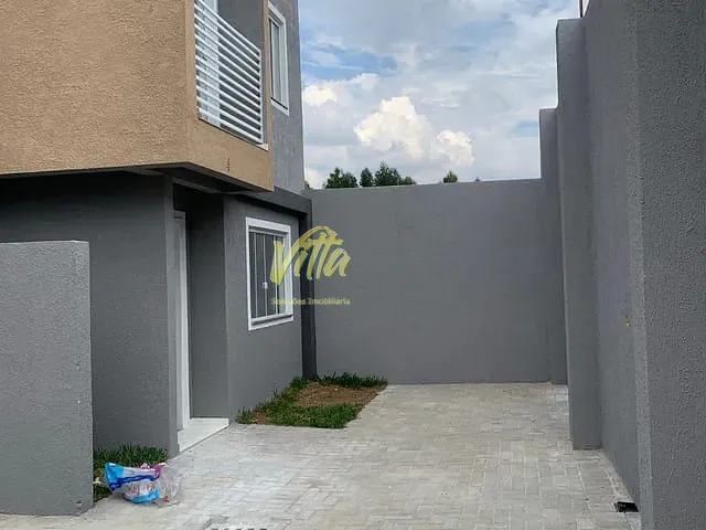 Sobrado 3 quartos e 2 banheiros, à venda, no bairro Campo de Santana em Curitiba