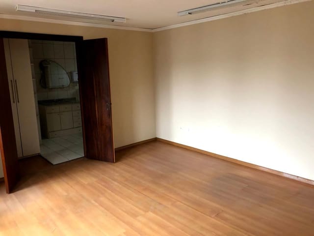 Sobrado 3 quartos e 3 banheiros, à venda, no bairro Centro em Itajaí