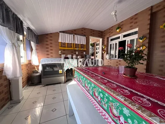 Sobrado com 487m² 4 quartos e 2 banheiros, à venda, no bairro São Vicente em Itajaí