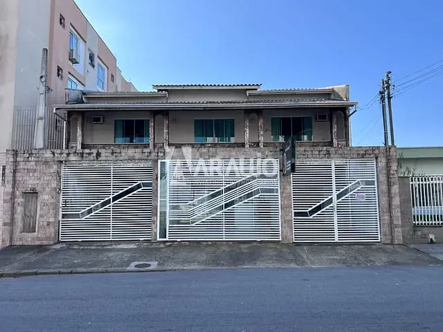 Sobrado com 487m² 4 quartos e 2 banheiros, à venda, no bairro São Vicente em Itajaí