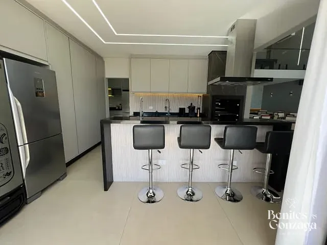 Sobrado 3 quartos e 5 banheiros, à venda, no bairro Jardim Munique em Maringá