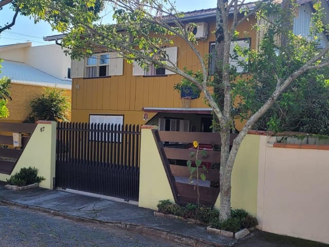 Sobrado com 293m² 4 quartos e 2 banheiros, à venda, no bairro Centro em Penha