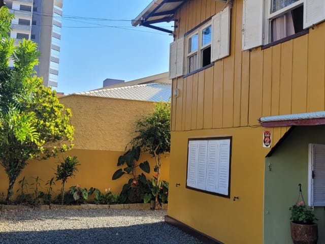 Sobrado com 293m² 4 quartos e 2 banheiros, à venda, no bairro Centro em Penha