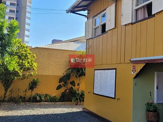 Sobrado com 293m² 4 quartos e 2 banheiros, à venda, no bairro Centro em Penha