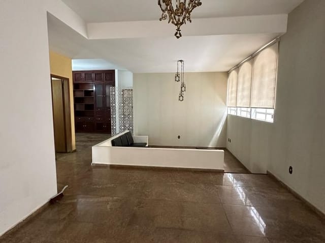 Sobrado com 380m² 3 quartos e 5 banheiros, para alugar, no bairro Setor Central em Goiânia