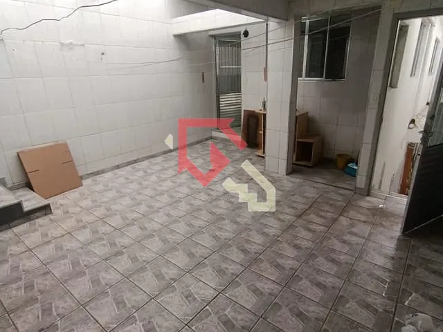 Sobrado 2 quartos e 2 banheiros, para alugar, no bairro Jardim Zaira em Mauá