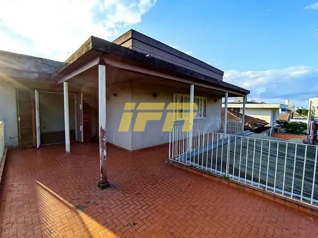 Sobrado com 424m² 4 quartos e 3 banheiros, à venda, no bairro Jardim Santa Cruz em Taubaté