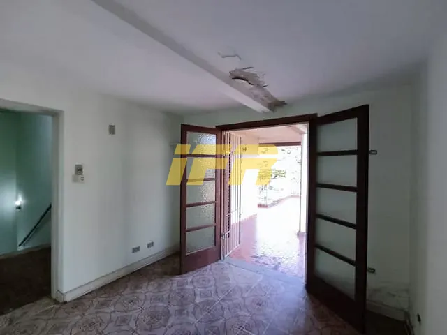 Sobrado com 424m² 4 quartos e 3 banheiros, à venda, no bairro Jardim Santa Cruz em Taubaté