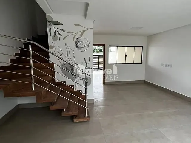 Sobrado com 190m² 3 quartos e 2 banheiros, à venda, no bairro Parque Hayala em Aparecida de Goiânia